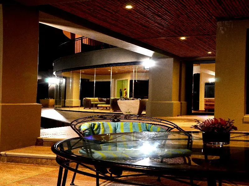 Bezweni Lodge Sir Lowry Pass Holiday home
