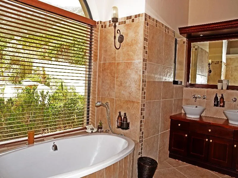 Bezweni Lodge Sir Lowry Pass