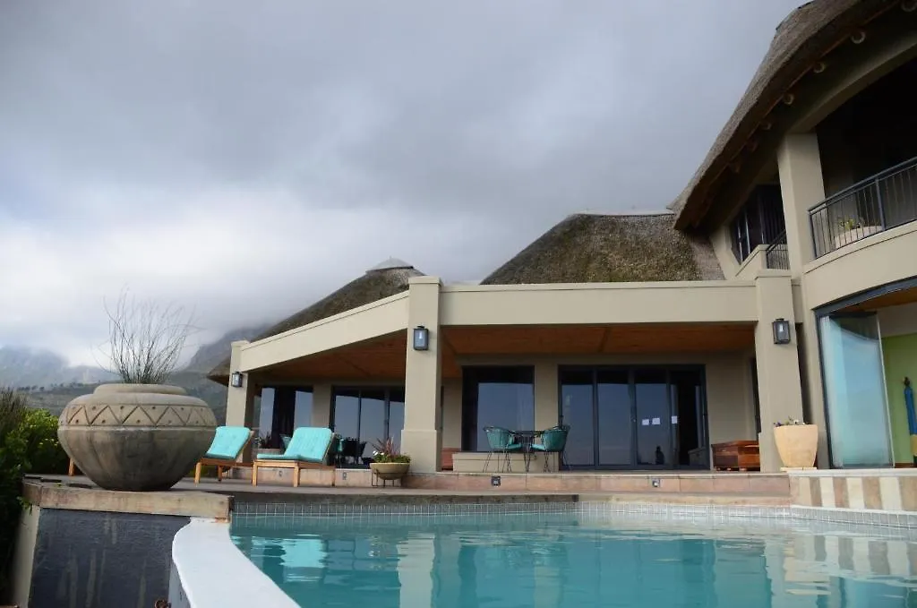 Holiday home Bezweni Lodge Sir Lowry Pass South Africa