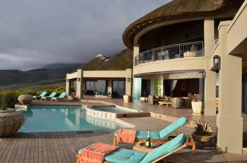 Bezweni Lodge Sir Lowry Pass Holiday home